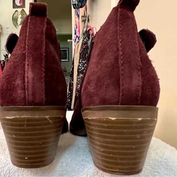 Sonoma Wine Suede Women’s Bootie in Size 9 - Picture 4 of 5